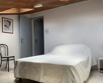 Storey house 80 m2, 3 bedrooms, shower room, bathroom, garden. center, calm, charm - La Rochelle - Schlafzimmer