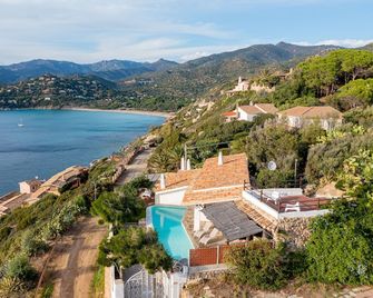 Villa Myra: Open Window Over Blue Sea And Incredible Sunsets - Torre delle Stelle - Building