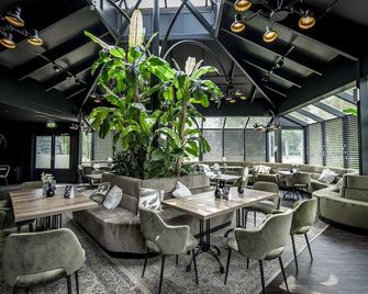 Country Comfort with Heated Indoor Pool, Game Room and Free On-Site Parking - Winterswijk - Ristorante