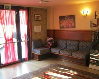 هوتل سان ماركو - جيسولو - غرفة معيشة