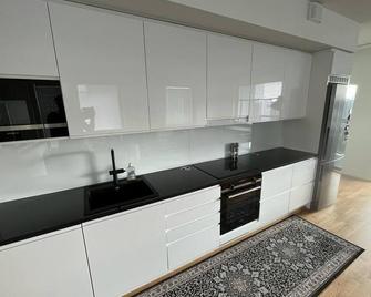Indoor access to metro & shopping mall and own sauna - Espoo - Cuisine