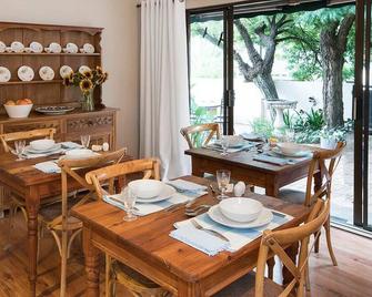 Sandton Slippers - Johannesburg - Ruang makan