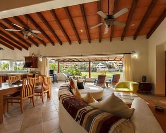 Luxurious Golf Villa In Hotel Zone- Walk To Beach/Downtown/Resorts - San José del Cabo - Stue