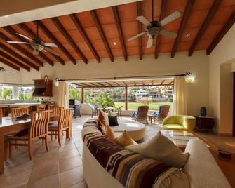 Luxurious Golf Villa In Hotel Zone- Walk To Beach/Downtown/Resorts - סן חוסה דל קאבו - סלון