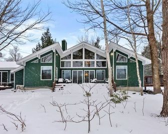 Lakeside 5-BR Home in Idyllic Berkshires - Becket - Edificio