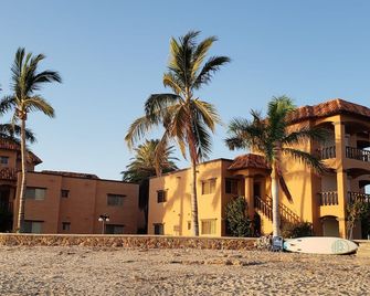 Upscale Bahía Delfín Beach Condominium, one minute walk to the beach - San Carlos - Building