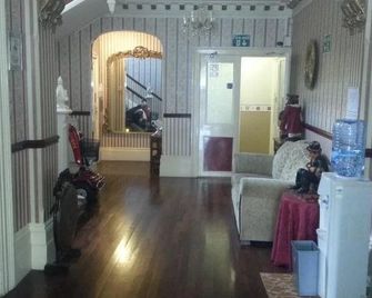 Chester Lodge - Sandown - Pasillo