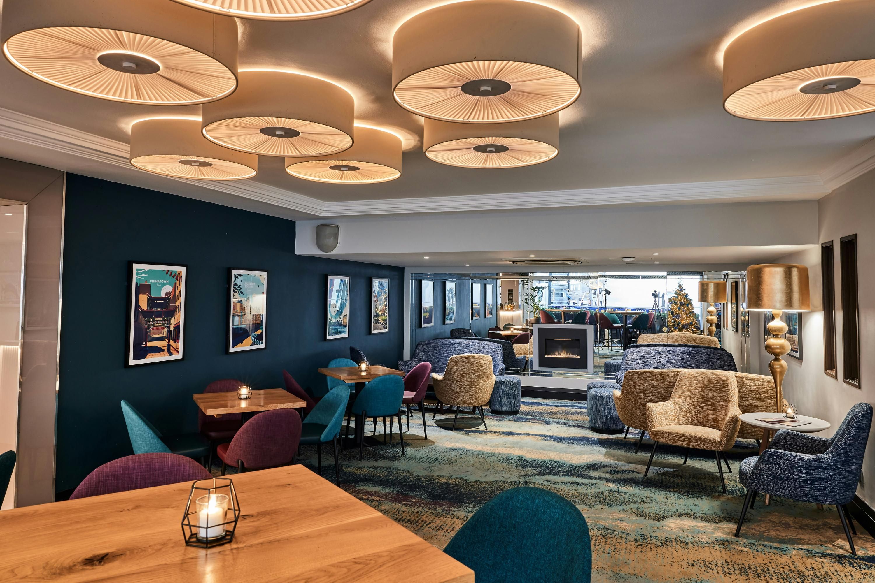 ثيسل ترافالجار - ليسيستر سكوير