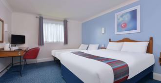 Travelodge Cardiff Airport - Barry - Bedroom