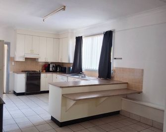Charming 3-bedroom house with WiFi, fitness room in tranquil Glen Innes - Glen Innes - Cocina