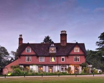 Ravenwood Hall Hotel - Bury St. Edmunds - Building