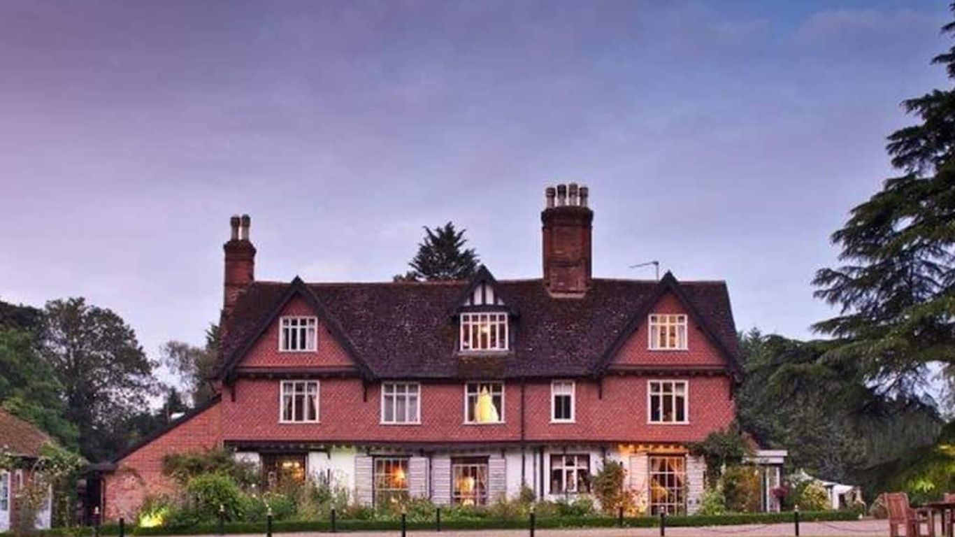 Ravenwood Hall Hotel