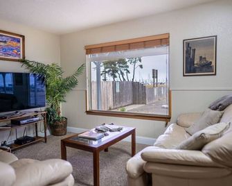 Harbor View Breeze (Apt 1) - Crescent City - Stue
