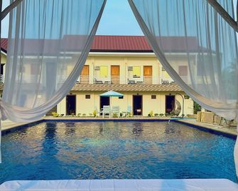 On Board Lifestyle Resort Free Motorbike - Panglao - Piscina