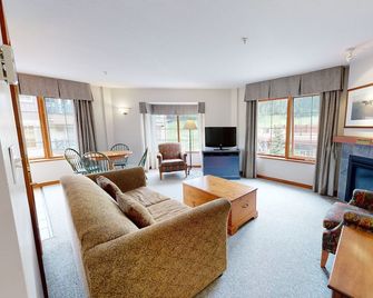 Hearthstone Lodge #318 | 3 Peaks Rentals - Sun Peaks - Wohnzimmer