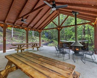 Fern Grove - Camping Cabin Retreat in Rrg Ky - Rogers - Patio
