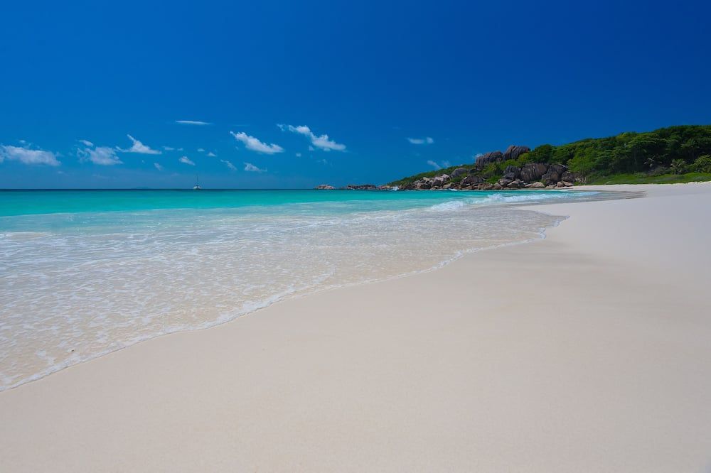 Le Nautique Waterfront Hotel La Digue - La Digue Island - Platja