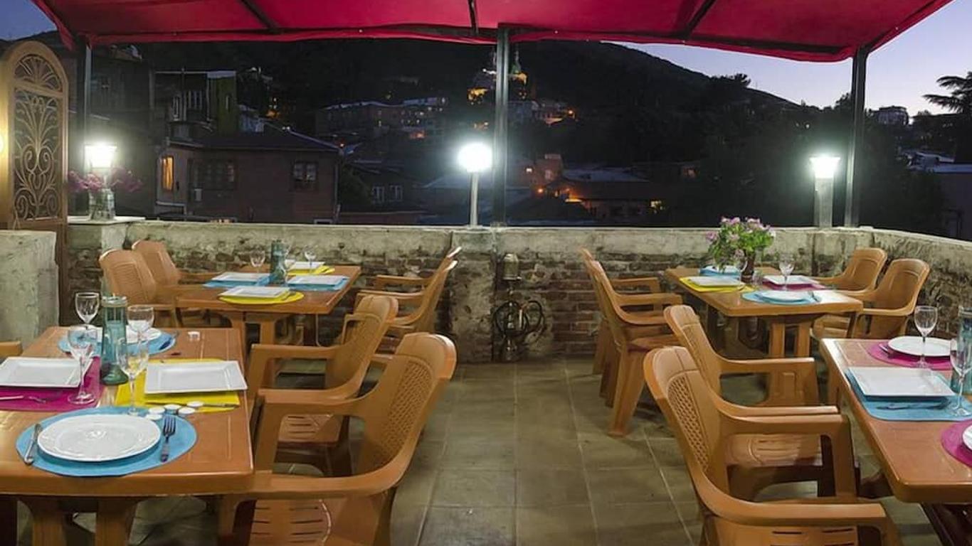 Griboedov Hostel & Suites