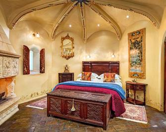 Castle Keep- Exceptionally Romantic Escape for 2 with open log fire. - Crafers - Habitación