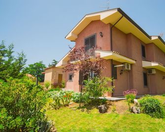 B&B La Rena Rossa - Nicolosi - Edificio