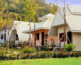 Pattharapuri Valley Resort - Ban Muang Ton Mamuang - Edificio