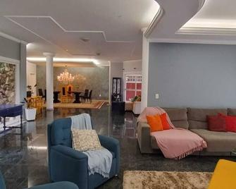 Flower Lakeside Mansion - Núcleo Bandeirante - Lobby