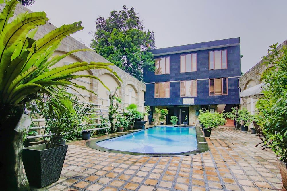 Hotel O Gayatri Residence - Jakarta - Pool