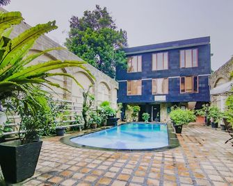 Hotel O Gayatri Residence - Jakarta - Bể bơi