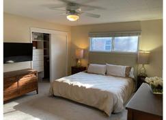 Morningside mid century near restaurants & lakes - Edina - Bedroom