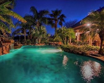 Private Vacation Studio Apartment sleeps 10 -12 people. Your own small oasis. - Santa Fe - Pool