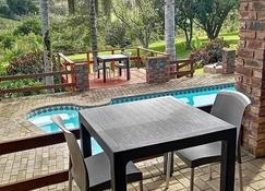 Farm View Guest House - East London - Pool