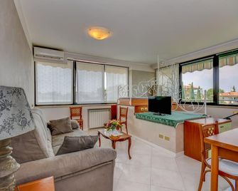 Appartamenti America - Sirmione - Pokój dzienny