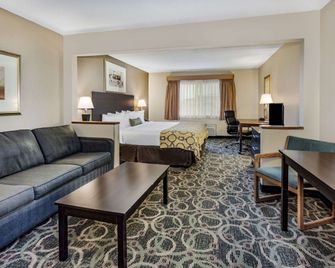 Baymont by Wyndham Casper East - Evansville - Piscina