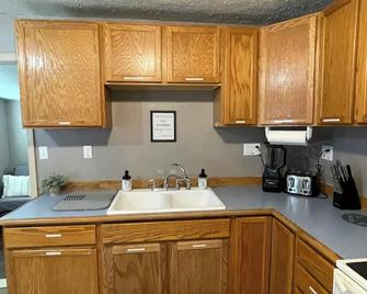 Farmhouse Style 2 Bedroom House - Alturas