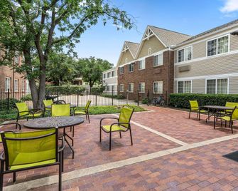 Extended Stay America Suites - Dallas - Plano Parkway - Plano - Patio