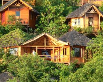 Waecicu Eden Beach Hotel - Labuan Bajo - Building