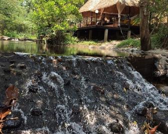 Rai Phusaitran - Hostel - Mae Taeng