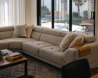 Stayau Newly Cozy Holiday House Tarneit - Tarneit - Living room