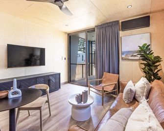 Reflections Hawks Nest - ฮอลิเดย์พาร์ค - Hawks Nest - ห้องนั่งเล่น