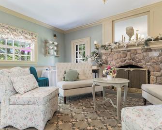 Westbrook Inn Bed and Breakfast - Westbrook - Living room