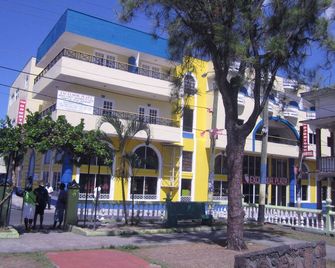 The Downtown Hotel - Soufrière - Building