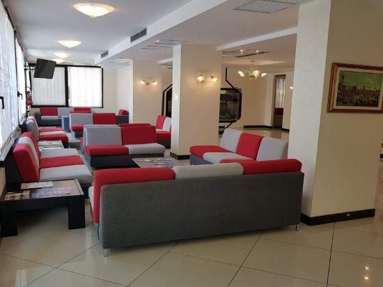 هوتل كارافيل آند ميني كارافيل