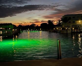 1B 2Ba Seaside Getaway Pool Oceanside - Marathon - Vista esterna