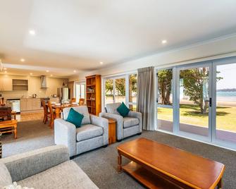 Number Six - Oneroa Holiday Home - Oneroa - Salon