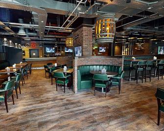 Village Hotel Aberdeen - Aberdeen - Bar