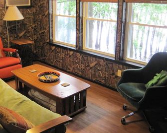 Gator Lodge on Caddo Lake - Jefferson - Living room