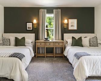 Boxwood Cottage, sleeps 8, nestled in the woods - Rock Stream - Habitación