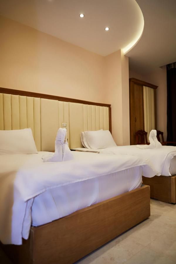 Grand Pyramid View Hotel