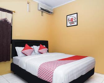 OYO 598 Udan Mas Guesthouse & Gallery - Borobudur - Bedroom