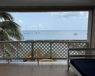 Point Bay Resort - Kingstown - Balcón